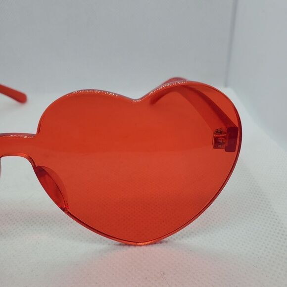 Red Heart Sunglasses - Picture 8 of 11